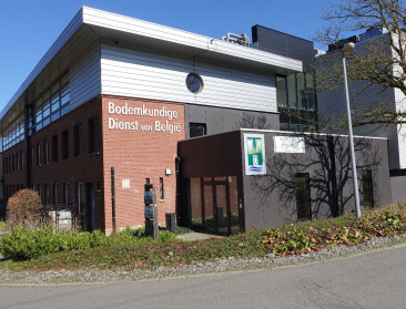 80-jarige Bodemkundige Dienst brengt nieuws: burgers overtreffen landbouwers in overbemesting