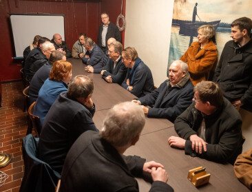 Hoe in een café in Deinze wekelijks de kippenprijs wordt bepaald tot ver buiten Vlaanderen